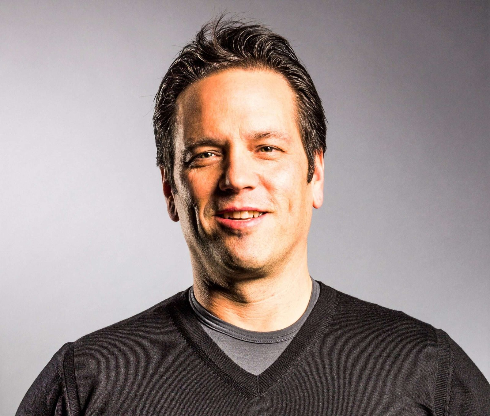 Phil Spencer يُثني على يد تحكم DualSense